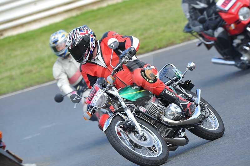 Mallory park Leicestershire;Mallory park photographs;Motorcycle action photographs;classic bikes;event digital images;eventdigitalimages;mallory park;no limits trackday;peter wileman photography;vintage bikes;vintage motorcycles;vmcc festival 1000 bikes