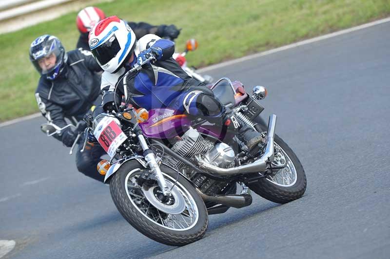 Mallory park Leicestershire;Mallory park photographs;Motorcycle action photographs;classic bikes;event digital images;eventdigitalimages;mallory park;no limits trackday;peter wileman photography;vintage bikes;vintage motorcycles;vmcc festival 1000 bikes