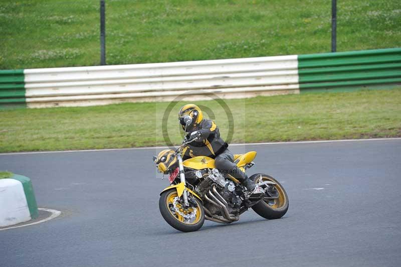 Mallory park Leicestershire;Mallory park photographs;Motorcycle action photographs;classic bikes;event digital images;eventdigitalimages;mallory park;no limits trackday;peter wileman photography;vintage bikes;vintage motorcycles;vmcc festival 1000 bikes