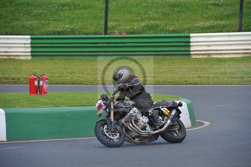 Mallory park Leicestershire;Mallory park photographs;Motorcycle action photographs;classic bikes;event digital images;eventdigitalimages;mallory park;no limits trackday;peter wileman photography;vintage bikes;vintage motorcycles;vmcc festival 1000 bikes