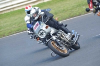 Mallory-park-Leicestershire;Mallory-park-photographs;Motorcycle-action-photographs;classic-bikes;event-digital-images;eventdigitalimages;mallory-park;no-limits-trackday;peter-wileman-photography;vintage-bikes;vintage-motorcycles;vmcc-festival-1000-bikes