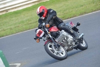 Mallory-park-Leicestershire;Mallory-park-photographs;Motorcycle-action-photographs;classic-bikes;event-digital-images;eventdigitalimages;mallory-park;no-limits-trackday;peter-wileman-photography;vintage-bikes;vintage-motorcycles;vmcc-festival-1000-bikes