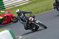 Mallory-park-Leicestershire;Mallory-park-photographs;Motorcycle-action-photographs;classic-bikes;event-digital-images;eventdigitalimages;mallory-park;no-limits-trackday;peter-wileman-photography;vintage-bikes;vintage-motorcycles;vmcc-festival-1000-bikes