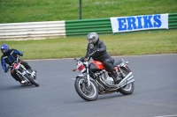 Mallory-park-Leicestershire;Mallory-park-photographs;Motorcycle-action-photographs;classic-bikes;event-digital-images;eventdigitalimages;mallory-park;no-limits-trackday;peter-wileman-photography;vintage-bikes;vintage-motorcycles;vmcc-festival-1000-bikes