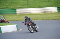 Mallory-park-Leicestershire;Mallory-park-photographs;Motorcycle-action-photographs;classic-bikes;event-digital-images;eventdigitalimages;mallory-park;no-limits-trackday;peter-wileman-photography;vintage-bikes;vintage-motorcycles;vmcc-festival-1000-bikes