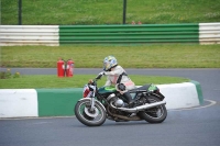 Mallory-park-Leicestershire;Mallory-park-photographs;Motorcycle-action-photographs;classic-bikes;event-digital-images;eventdigitalimages;mallory-park;no-limits-trackday;peter-wileman-photography;vintage-bikes;vintage-motorcycles;vmcc-festival-1000-bikes