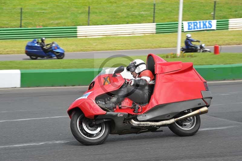 Mallory park Leicestershire;Mallory park photographs;Motorcycle action photographs;classic bikes;event digital images;eventdigitalimages;mallory park;no limits trackday;peter wileman photography;vintage bikes;vintage motorcycles;vmcc festival 1000 bikes