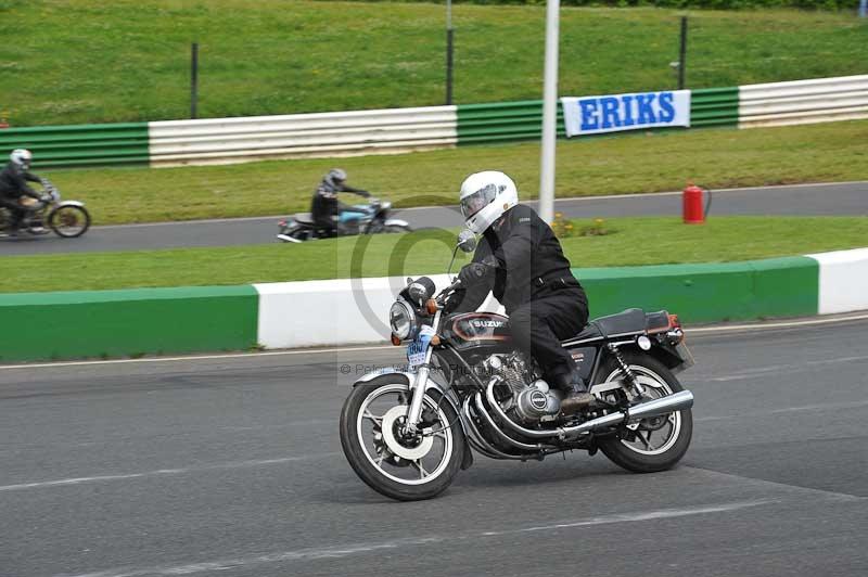 Mallory park Leicestershire;Mallory park photographs;Motorcycle action photographs;classic bikes;event digital images;eventdigitalimages;mallory park;no limits trackday;peter wileman photography;vintage bikes;vintage motorcycles;vmcc festival 1000 bikes