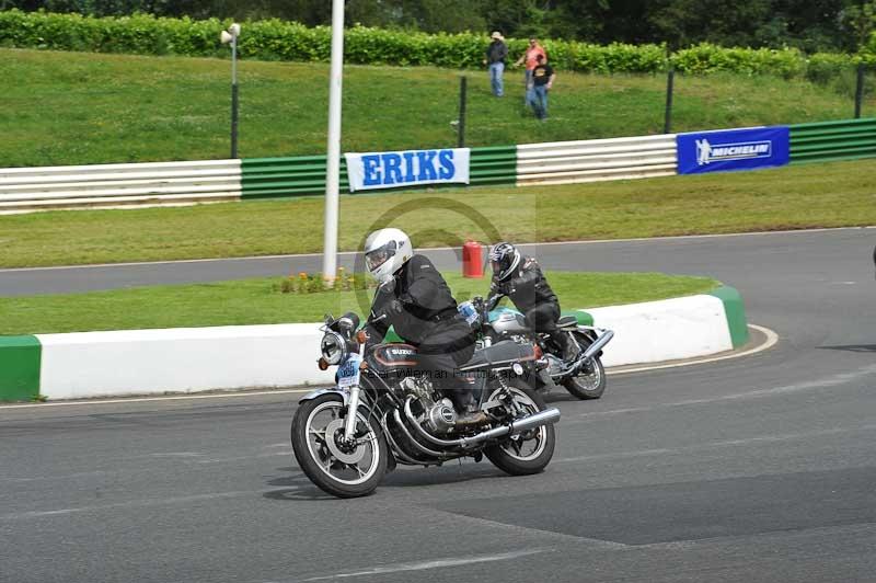 Mallory park Leicestershire;Mallory park photographs;Motorcycle action photographs;classic bikes;event digital images;eventdigitalimages;mallory park;no limits trackday;peter wileman photography;vintage bikes;vintage motorcycles;vmcc festival 1000 bikes