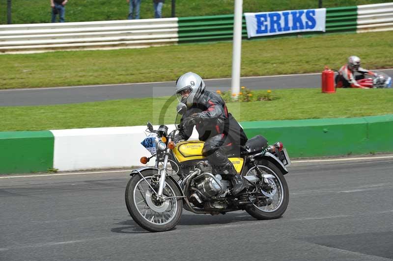 Mallory park Leicestershire;Mallory park photographs;Motorcycle action photographs;classic bikes;event digital images;eventdigitalimages;mallory park;no limits trackday;peter wileman photography;vintage bikes;vintage motorcycles;vmcc festival 1000 bikes