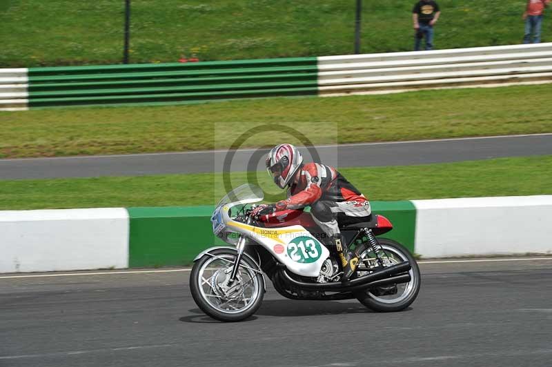 Mallory park Leicestershire;Mallory park photographs;Motorcycle action photographs;classic bikes;event digital images;eventdigitalimages;mallory park;no limits trackday;peter wileman photography;vintage bikes;vintage motorcycles;vmcc festival 1000 bikes