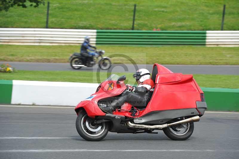 Mallory park Leicestershire;Mallory park photographs;Motorcycle action photographs;classic bikes;event digital images;eventdigitalimages;mallory park;no limits trackday;peter wileman photography;vintage bikes;vintage motorcycles;vmcc festival 1000 bikes