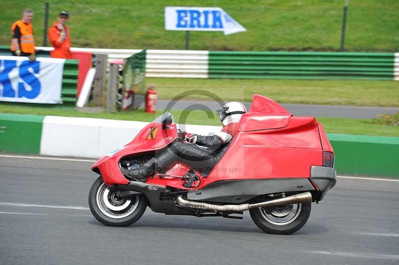 Mallory park Leicestershire;Mallory park photographs;Motorcycle action photographs;classic bikes;event digital images;eventdigitalimages;mallory park;no limits trackday;peter wileman photography;vintage bikes;vintage motorcycles;vmcc festival 1000 bikes