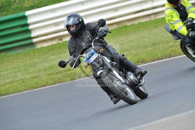 Mallory park Leicestershire;Mallory park photographs;Motorcycle action photographs;classic bikes;event digital images;eventdigitalimages;mallory park;no limits trackday;peter wileman photography;vintage bikes;vintage motorcycles;vmcc festival 1000 bikes