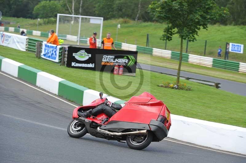 Mallory park Leicestershire;Mallory park photographs;Motorcycle action photographs;classic bikes;event digital images;eventdigitalimages;mallory park;no limits trackday;peter wileman photography;vintage bikes;vintage motorcycles;vmcc festival 1000 bikes