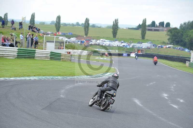 Mallory park Leicestershire;Mallory park photographs;Motorcycle action photographs;classic bikes;event digital images;eventdigitalimages;mallory park;no limits trackday;peter wileman photography;vintage bikes;vintage motorcycles;vmcc festival 1000 bikes