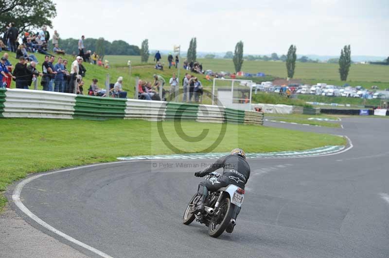 Mallory park Leicestershire;Mallory park photographs;Motorcycle action photographs;classic bikes;event digital images;eventdigitalimages;mallory park;no limits trackday;peter wileman photography;vintage bikes;vintage motorcycles;vmcc festival 1000 bikes