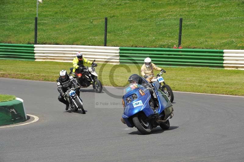 Mallory park Leicestershire;Mallory park photographs;Motorcycle action photographs;classic bikes;event digital images;eventdigitalimages;mallory park;no limits trackday;peter wileman photography;vintage bikes;vintage motorcycles;vmcc festival 1000 bikes