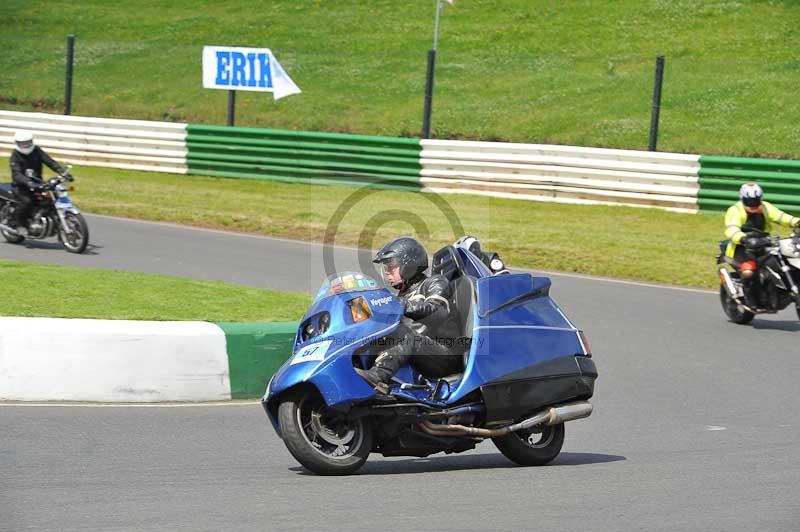 Mallory park Leicestershire;Mallory park photographs;Motorcycle action photographs;classic bikes;event digital images;eventdigitalimages;mallory park;no limits trackday;peter wileman photography;vintage bikes;vintage motorcycles;vmcc festival 1000 bikes