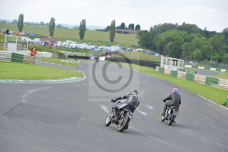 Mallory park Leicestershire;Mallory park photographs;Motorcycle action photographs;classic bikes;event digital images;eventdigitalimages;mallory park;no limits trackday;peter wileman photography;vintage bikes;vintage motorcycles;vmcc festival 1000 bikes