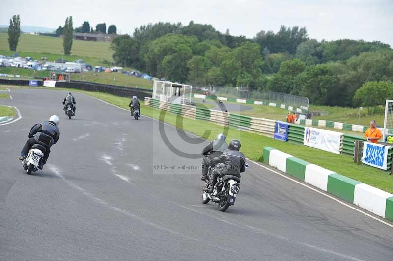 Mallory park Leicestershire;Mallory park photographs;Motorcycle action photographs;classic bikes;event digital images;eventdigitalimages;mallory park;no limits trackday;peter wileman photography;vintage bikes;vintage motorcycles;vmcc festival 1000 bikes