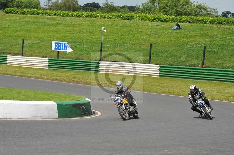 Mallory park Leicestershire;Mallory park photographs;Motorcycle action photographs;classic bikes;event digital images;eventdigitalimages;mallory park;no limits trackday;peter wileman photography;vintage bikes;vintage motorcycles;vmcc festival 1000 bikes