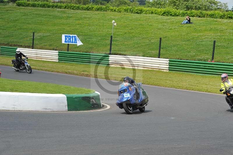 Mallory park Leicestershire;Mallory park photographs;Motorcycle action photographs;classic bikes;event digital images;eventdigitalimages;mallory park;no limits trackday;peter wileman photography;vintage bikes;vintage motorcycles;vmcc festival 1000 bikes