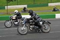 Mallory-park-Leicestershire;Mallory-park-photographs;Motorcycle-action-photographs;classic-bikes;event-digital-images;eventdigitalimages;mallory-park;no-limits-trackday;peter-wileman-photography;vintage-bikes;vintage-motorcycles;vmcc-festival-1000-bikes