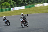 Mallory-park-Leicestershire;Mallory-park-photographs;Motorcycle-action-photographs;classic-bikes;event-digital-images;eventdigitalimages;mallory-park;no-limits-trackday;peter-wileman-photography;vintage-bikes;vintage-motorcycles;vmcc-festival-1000-bikes