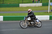 Mallory-park-Leicestershire;Mallory-park-photographs;Motorcycle-action-photographs;classic-bikes;event-digital-images;eventdigitalimages;mallory-park;no-limits-trackday;peter-wileman-photography;vintage-bikes;vintage-motorcycles;vmcc-festival-1000-bikes