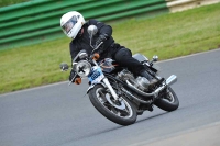 Mallory-park-Leicestershire;Mallory-park-photographs;Motorcycle-action-photographs;classic-bikes;event-digital-images;eventdigitalimages;mallory-park;no-limits-trackday;peter-wileman-photography;vintage-bikes;vintage-motorcycles;vmcc-festival-1000-bikes