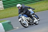 Mallory-park-Leicestershire;Mallory-park-photographs;Motorcycle-action-photographs;classic-bikes;event-digital-images;eventdigitalimages;mallory-park;no-limits-trackday;peter-wileman-photography;vintage-bikes;vintage-motorcycles;vmcc-festival-1000-bikes