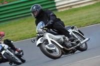 Mallory-park-Leicestershire;Mallory-park-photographs;Motorcycle-action-photographs;classic-bikes;event-digital-images;eventdigitalimages;mallory-park;no-limits-trackday;peter-wileman-photography;vintage-bikes;vintage-motorcycles;vmcc-festival-1000-bikes