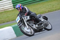 Mallory-park-Leicestershire;Mallory-park-photographs;Motorcycle-action-photographs;classic-bikes;event-digital-images;eventdigitalimages;mallory-park;no-limits-trackday;peter-wileman-photography;vintage-bikes;vintage-motorcycles;vmcc-festival-1000-bikes