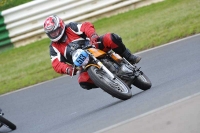 Mallory-park-Leicestershire;Mallory-park-photographs;Motorcycle-action-photographs;classic-bikes;event-digital-images;eventdigitalimages;mallory-park;no-limits-trackday;peter-wileman-photography;vintage-bikes;vintage-motorcycles;vmcc-festival-1000-bikes