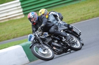 Mallory-park-Leicestershire;Mallory-park-photographs;Motorcycle-action-photographs;classic-bikes;event-digital-images;eventdigitalimages;mallory-park;no-limits-trackday;peter-wileman-photography;vintage-bikes;vintage-motorcycles;vmcc-festival-1000-bikes