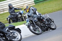 Mallory-park-Leicestershire;Mallory-park-photographs;Motorcycle-action-photographs;classic-bikes;event-digital-images;eventdigitalimages;mallory-park;no-limits-trackday;peter-wileman-photography;vintage-bikes;vintage-motorcycles;vmcc-festival-1000-bikes