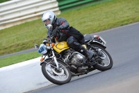 Mallory-park-Leicestershire;Mallory-park-photographs;Motorcycle-action-photographs;classic-bikes;event-digital-images;eventdigitalimages;mallory-park;no-limits-trackday;peter-wileman-photography;vintage-bikes;vintage-motorcycles;vmcc-festival-1000-bikes