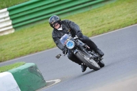 Mallory-park-Leicestershire;Mallory-park-photographs;Motorcycle-action-photographs;classic-bikes;event-digital-images;eventdigitalimages;mallory-park;no-limits-trackday;peter-wileman-photography;vintage-bikes;vintage-motorcycles;vmcc-festival-1000-bikes