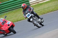 Mallory-park-Leicestershire;Mallory-park-photographs;Motorcycle-action-photographs;classic-bikes;event-digital-images;eventdigitalimages;mallory-park;no-limits-trackday;peter-wileman-photography;vintage-bikes;vintage-motorcycles;vmcc-festival-1000-bikes