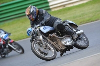 Mallory-park-Leicestershire;Mallory-park-photographs;Motorcycle-action-photographs;classic-bikes;event-digital-images;eventdigitalimages;mallory-park;no-limits-trackday;peter-wileman-photography;vintage-bikes;vintage-motorcycles;vmcc-festival-1000-bikes