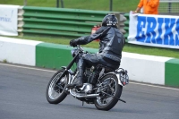 Mallory-park-Leicestershire;Mallory-park-photographs;Motorcycle-action-photographs;classic-bikes;event-digital-images;eventdigitalimages;mallory-park;no-limits-trackday;peter-wileman-photography;vintage-bikes;vintage-motorcycles;vmcc-festival-1000-bikes