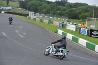 Mallory-park-Leicestershire;Mallory-park-photographs;Motorcycle-action-photographs;classic-bikes;event-digital-images;eventdigitalimages;mallory-park;no-limits-trackday;peter-wileman-photography;vintage-bikes;vintage-motorcycles;vmcc-festival-1000-bikes