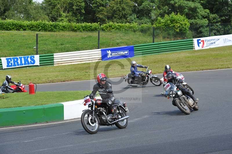 Mallory park Leicestershire;Mallory park photographs;Motorcycle action photographs;Rockingham;Rockingham photographs;Trackday digital images;classic bikes;event digital images;eventdigitalimages;mallory park;no limits trackday;peter wileman photography;rockingham corby northamptonshire;trackday;trackday photos;vintage bikes;vintage motorcycles;vmcc festival 1000 bikes