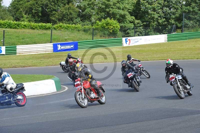 Mallory park Leicestershire;Mallory park photographs;Motorcycle action photographs;Rockingham;Rockingham photographs;Trackday digital images;classic bikes;event digital images;eventdigitalimages;mallory park;no limits trackday;peter wileman photography;rockingham corby northamptonshire;trackday;trackday photos;vintage bikes;vintage motorcycles;vmcc festival 1000 bikes