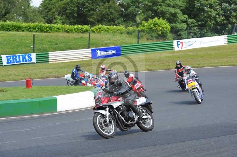 Mallory park Leicestershire;Mallory park photographs;Motorcycle action photographs;Rockingham;Rockingham photographs;Trackday digital images;classic bikes;event digital images;eventdigitalimages;mallory park;no limits trackday;peter wileman photography;rockingham corby northamptonshire;trackday;trackday photos;vintage bikes;vintage motorcycles;vmcc festival 1000 bikes