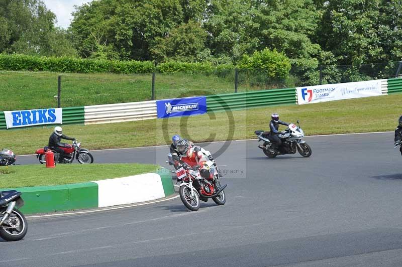 Mallory park Leicestershire;Mallory park photographs;Motorcycle action photographs;Rockingham;Rockingham photographs;Trackday digital images;classic bikes;event digital images;eventdigitalimages;mallory park;no limits trackday;peter wileman photography;rockingham corby northamptonshire;trackday;trackday photos;vintage bikes;vintage motorcycles;vmcc festival 1000 bikes