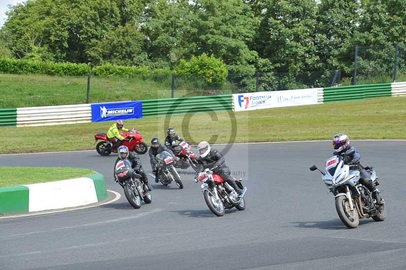 Mallory park Leicestershire;Mallory park photographs;Motorcycle action photographs;Rockingham;Rockingham photographs;Trackday digital images;classic bikes;event digital images;eventdigitalimages;mallory park;no limits trackday;peter wileman photography;rockingham corby northamptonshire;trackday;trackday photos;vintage bikes;vintage motorcycles;vmcc festival 1000 bikes