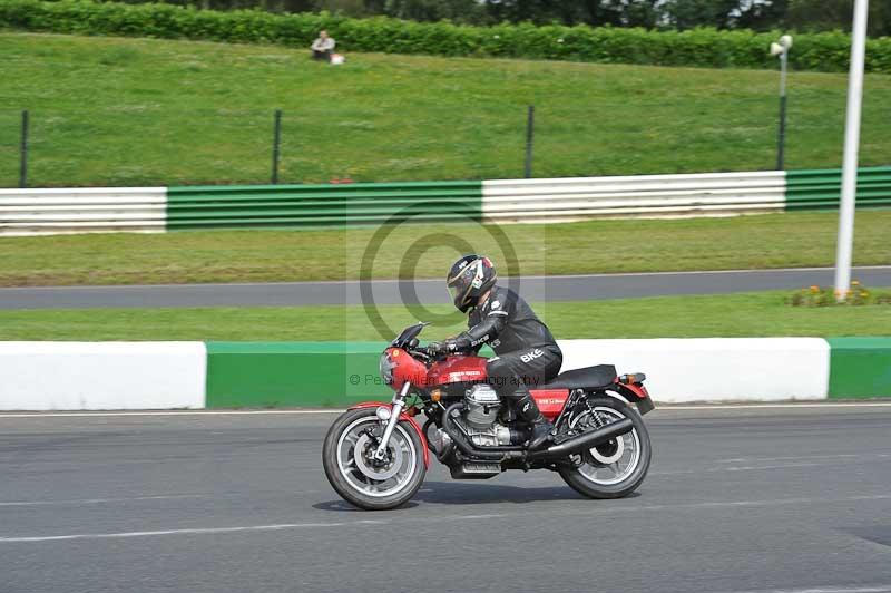 Mallory park Leicestershire;Mallory park photographs;Motorcycle action photographs;Rockingham;Rockingham photographs;Trackday digital images;classic bikes;event digital images;eventdigitalimages;mallory park;no limits trackday;peter wileman photography;rockingham corby northamptonshire;trackday;trackday photos;vintage bikes;vintage motorcycles;vmcc festival 1000 bikes