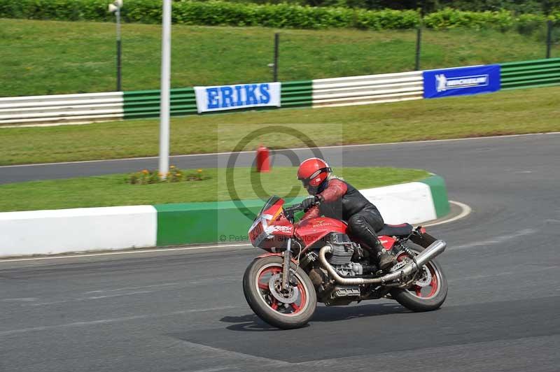 Mallory park Leicestershire;Mallory park photographs;Motorcycle action photographs;Rockingham;Rockingham photographs;Trackday digital images;classic bikes;event digital images;eventdigitalimages;mallory park;no limits trackday;peter wileman photography;rockingham corby northamptonshire;trackday;trackday photos;vintage bikes;vintage motorcycles;vmcc festival 1000 bikes